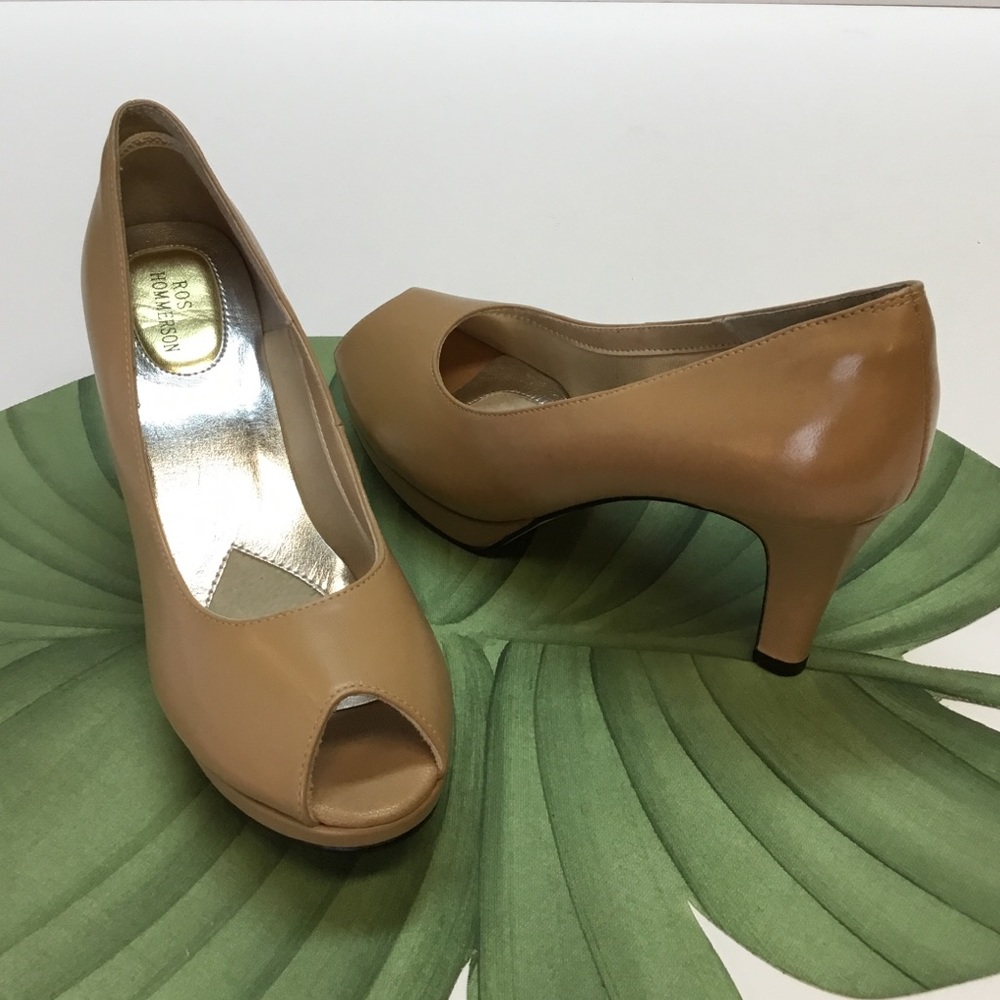 New Neutral Pumps. Ros Hommerson - Picture 2 of 7